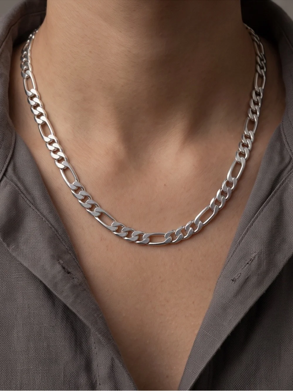 925 sterling silver cuban link style  chain necklace. Measures 20 inch